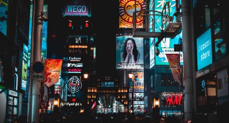 Photo Crowd, billboard